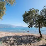 Spyrelia Villa With Private Pool & Outdoor Hot Tub